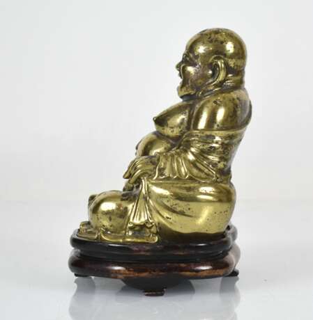 Bronzefigur des sitzenden Budai - Foto 3