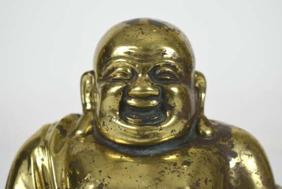 Bronzefigur des sitzenden Budai - Foto 6