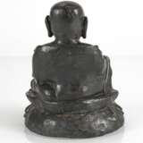 Bronze des sitzenden Budai - фото 4