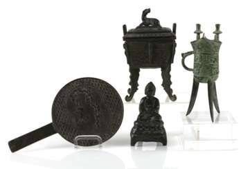 Handspiegel, Jue, Weihrauchbrenner und Buddha aus Bronze