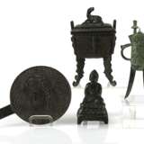 Handspiegel, Jue, Weihrauchbrenner und Buddha aus Bronze - Foto 1