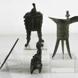 Handspiegel, Jue, Weihrauchbrenner und Buddha aus Bronze - Foto 2