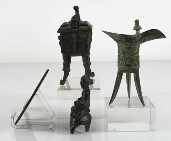 Handspiegel, Jue, Weihrauchbrenner und Buddha aus Bronze - Foto 2