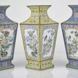 Drei Kanton-Email-Deckeldosen und drei Vasen quadratischen Querschnitts - photo 2