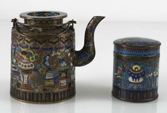 Teekanne und Cloisonné-Deckeldose mit Dekor von Antiquitäten - Foto 3