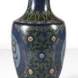 Cloisonné-Vase mit Dekor fünfklauiger Drachen in Reserven auf Lotosgrund - Foto 2