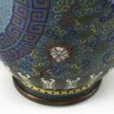 Cloisonné-Vase mit Dekor fünfklauiger Drachen in Reserven auf Lotosgrund - Foto 5