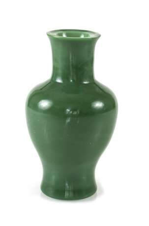 Vase aus grünem Pekingglas - Foto 1
