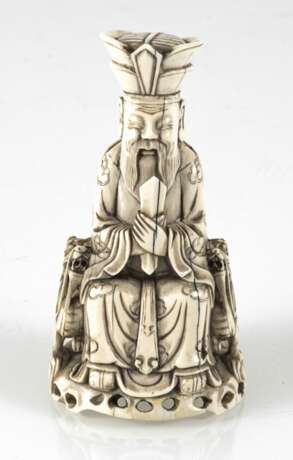 Feine Elfenbeinfigur eines sitzenden daoistischen Offiziellen - photo 5