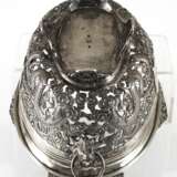 Durchbrochen gearbeitete Schale aus Silber mit Drachendekor und Voalkartuschen - photo 3
