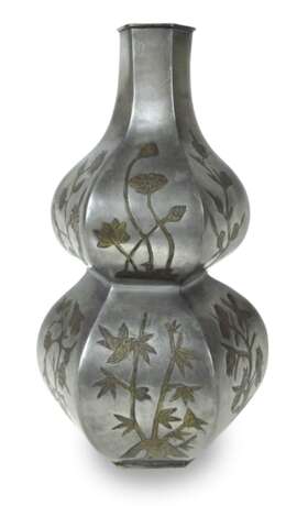 Zinn-Vase in Doppelkürbisform mit Lotosdekor - Foto 1
