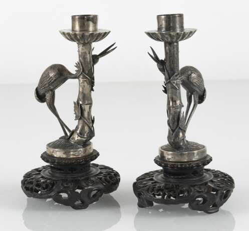 Paar Leuchter aus Silber in Bambusform mit Reiher-Verzierung - photo 3