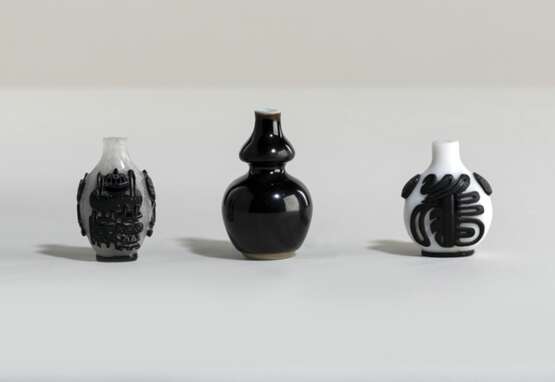 Miniatur-Doppelkürbis-Vase und zwei Snuffbottles - Foto 1