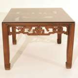 Flacher Tisch aus Hartholz mit Glasplatte - Foto 2