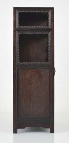 Kleiner Kabinettschrank aus Hartholz mit Display-Fächern - Foto 5