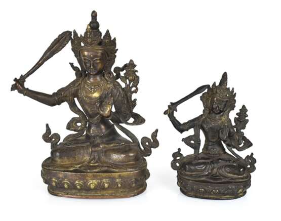 Zwei Bronzefiguren des Manjushri - photo 1