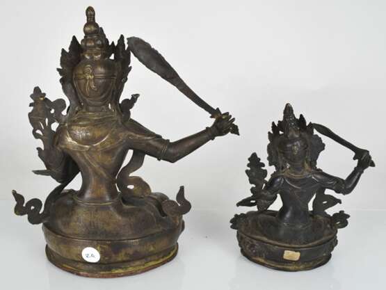 Zwei Bronzefiguren des Manjushri - photo 2