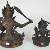 Zwei Bronzefiguren des Manjushri - photo 2