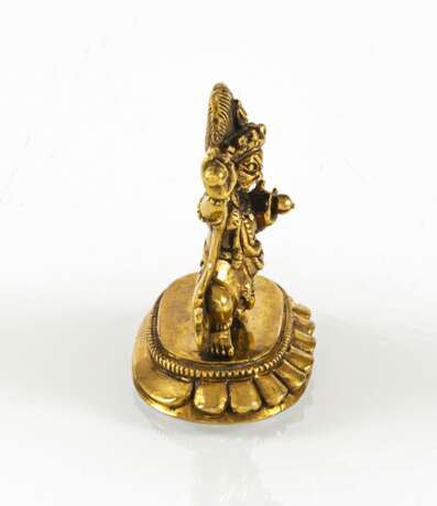 Feuervergoldete Miniaturbronze des Vajrapani auf einem Lotossockel - Foto 5