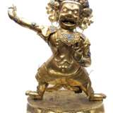 Große feuervergoldete Repoussé-Figur des Dharmapala - photo 1