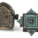 Gau aus Silber und Deckel einer Amulett-Dose mit Türkisbesatz - photo 1