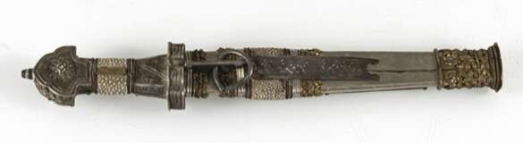 Knochentrompete mit Silberbeschlägen und Kurzschwert mit Fischhaut und Beschlägen - фото 3