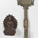 Thangka mit Mandala-Darstellung, Bronze des Buddha Shakyamuni und ein Ritualgegenstand - photo 3