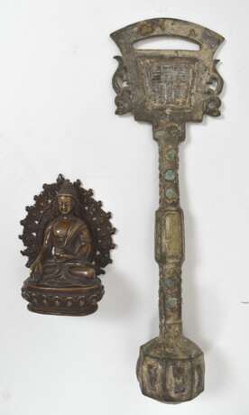 Thangka mit Mandala-Darstellung, Bronze des Buddha Shakyamuni und ein Ritualgegenstand - Foto 3
