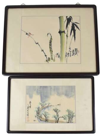 Zwei gerahmte Malereien, eine Flusslandschaft und eine Libelle mit Bambus - Foto 1