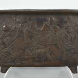 Bokutô aus Holz und kleiner Hibachi aus Bronze mit figürlichem Dekor - photo 3