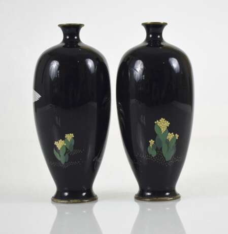 Paar Cloisonné-Vasen mit Kranichdekor - фото 2