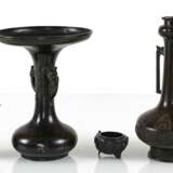Drei Vasen und ein kleines Gefäß aus Bronze - Foto 2
