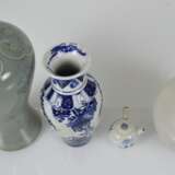 Drei Keramikvasen und eine Teekanne - фото 3