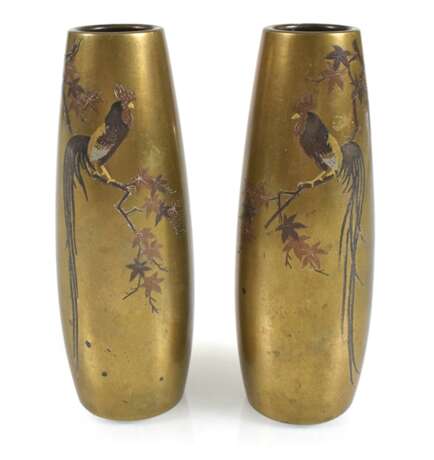 Paar Vasen aus Buntmetall mit Dekor von Hähnen - Foto 1