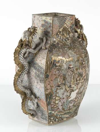 Satsuma-Vase mit Dekor von Kriegern und seitlichen Handhaben in Form von Drachen - Foto 2
