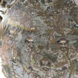 Satsuma-Vase mit Dekor von Kriegern und seitlichen Handhaben in Form von Drachen - фото 3