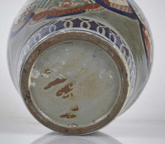 Bodenvase mit Shishi-Dekor in Kartuschen - фото 4