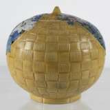 Koro aus Porzellan in Form eines geflochtenen Korbs mit Päonien - Foto 5