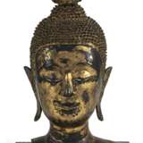 Kopf des Buddha Shakyamuni aus Bronze mit goldfarbener und schwarzer Lackfassung - photo 1