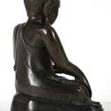 Bronze des Buddha Shakyamuni im Meditationssitz - photo 3