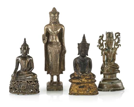 Vier Bronzefiguren des Buddha - photo 1
