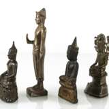 Vier Bronzefiguren des Buddha - photo 2