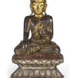 Holzfigur des sitzenden Buddha Shakyamuni - photo 1