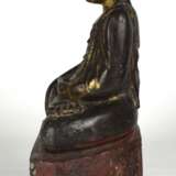 Holzfigur des sitzenden Buddha Shakyamuni - photo 2