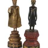 Zwei Holz- und Bronzefiguren des Buddha Shakyamuni - photo 1