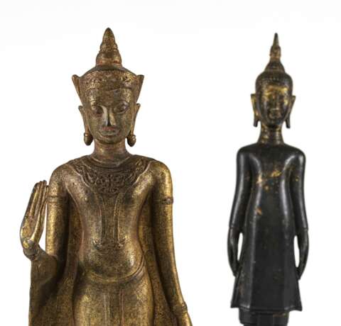 Zwei Holz- und Bronzefiguren des Buddha Shakyamuni - photo 4