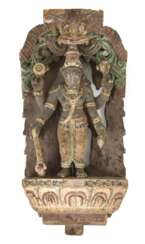 Holzschnitzerei mit Darstellung des stehenden Ganesha