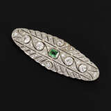 Art-déco-Brosche mit Altschliff-Brillanten, Diamanten und Smaragd - photo 1