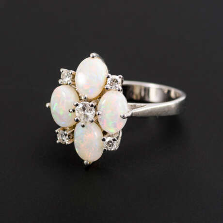 Ring mit Opalen, Brillant und Diamanten - photo 1