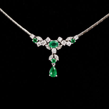 Smaragd-Collier mit Brillanten - photo 1